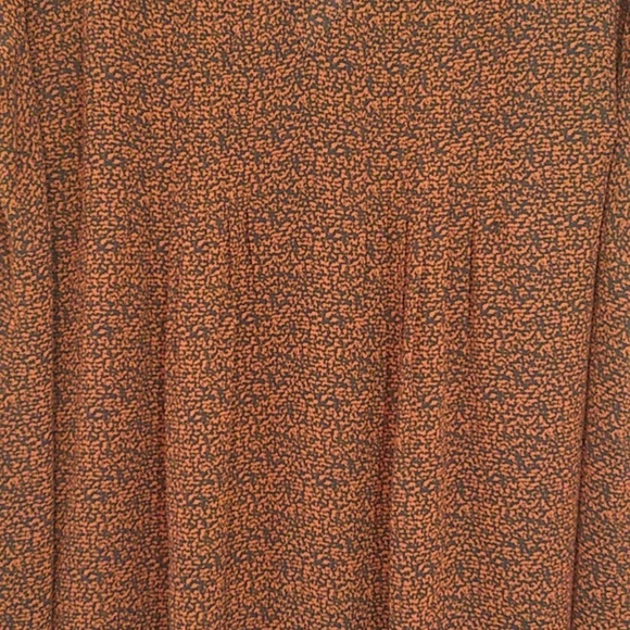 Size 1X DR2 V-Neck Rust Colored Blouse - Picture 8 of 10
